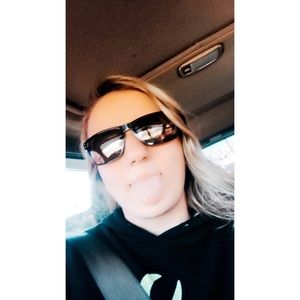 Meet your Posher, Madelyn